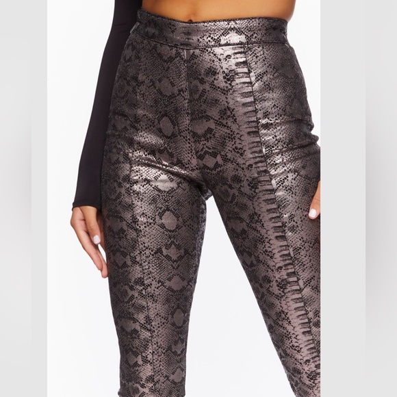 Forever 21 Snake Print Stretch Bootcut Jeans - Purple Size 24 - Picture 4 of 11